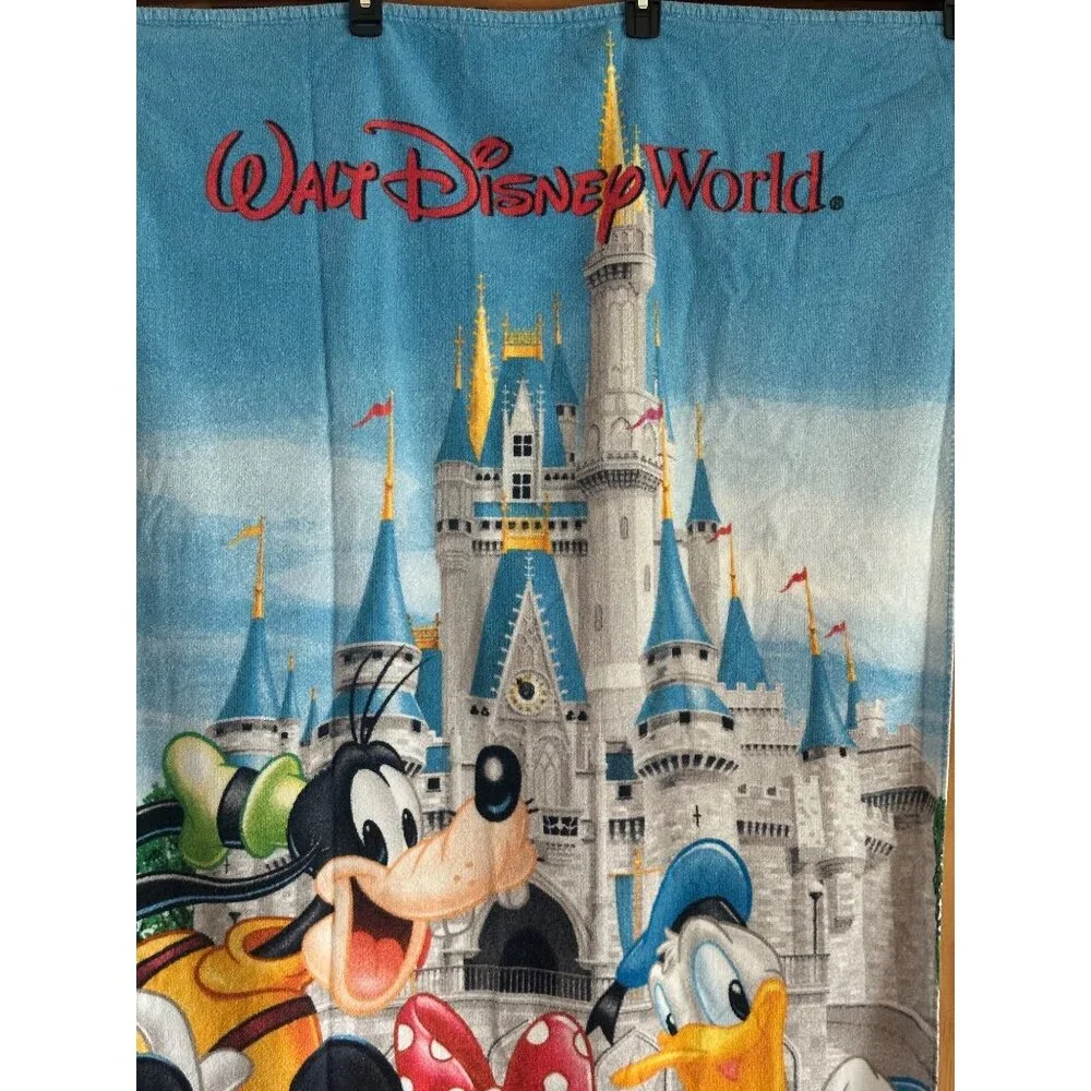 WDW Colorful Mickey & Friends Beach Towel Disney World 100% Cotton 31x58 Castle